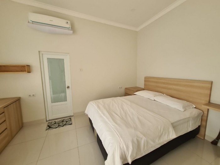 Rumah disewakan di Taman Beverly Lippo Cikarang